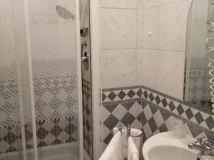 Отель Castello Di Santa Vittoria