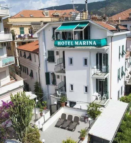 فندق Marina