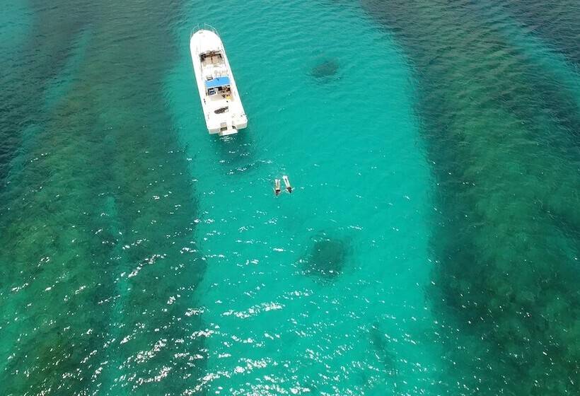 هتل Ana Intercontinental Manza Beach Resort, An Ihg