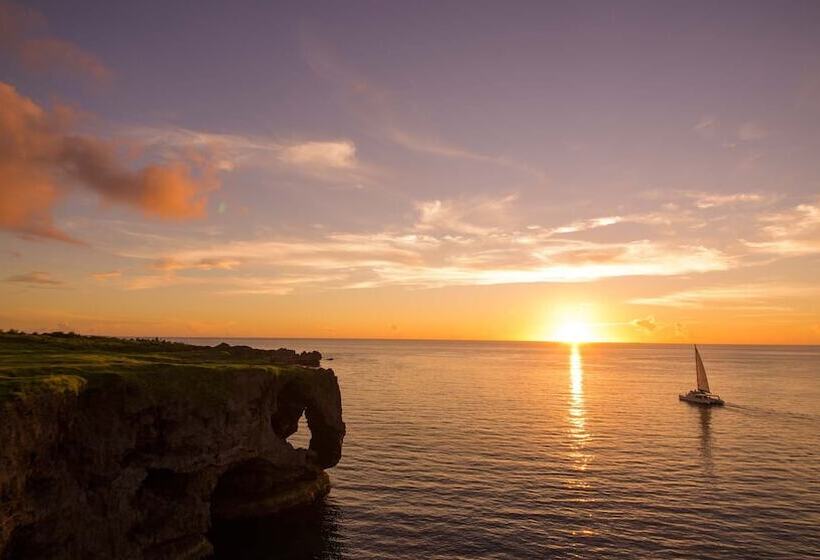 هتل Ana Intercontinental Manza Beach Resort, An Ihg