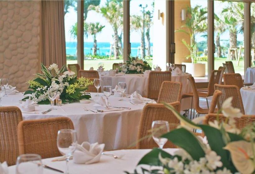 هتل Ana Intercontinental Manza Beach Resort, An Ihg