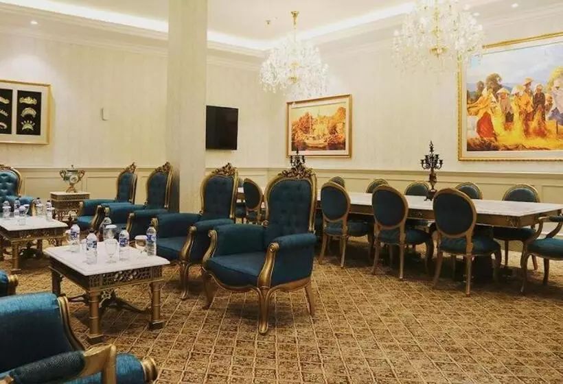 Hotel Grand Mahkota