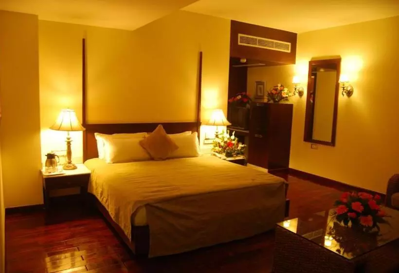 ホテル The Ashhok Hassan