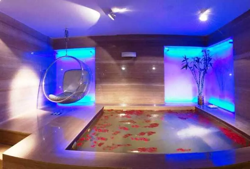 هتل The Park Kolkata