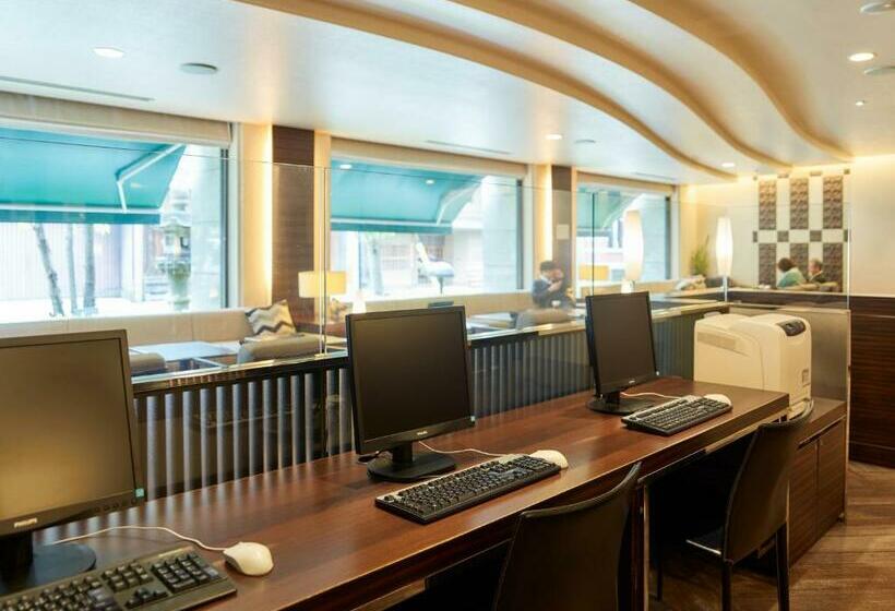 בית מלון כפרי Mitsui Garden Osaka Yodoyabashi