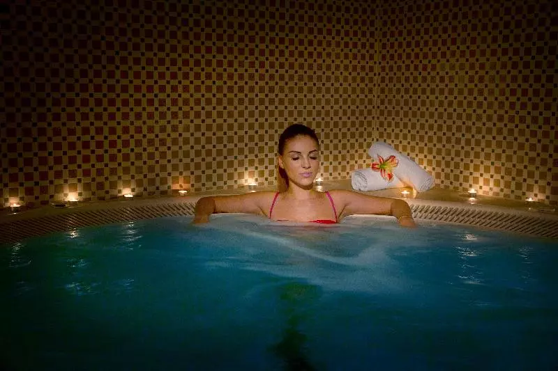 هتل Crowne Plaza Amman, An Ihg