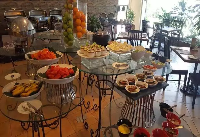 Hotelli Shangri La Kota Kinabalu