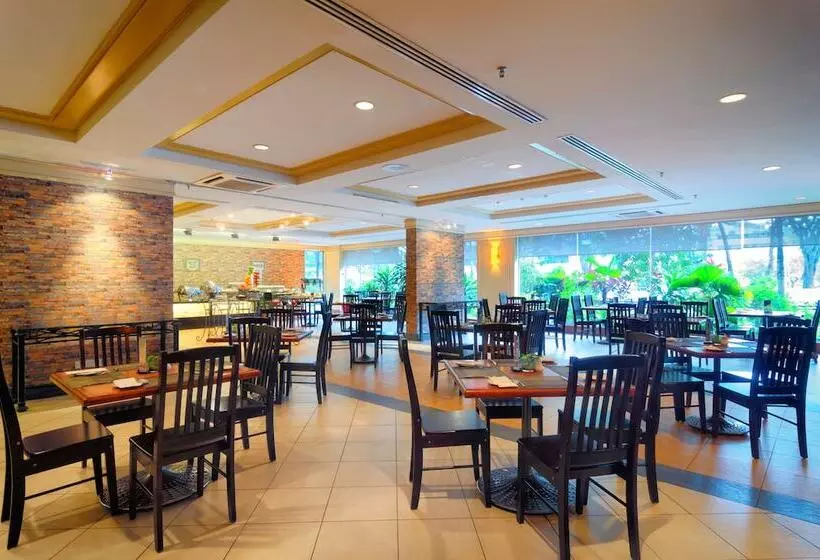 Hotelli Shangri La Kota Kinabalu