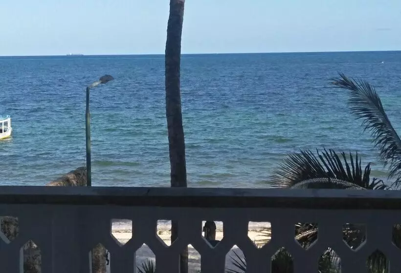 Travellers Beach Hotel & Club