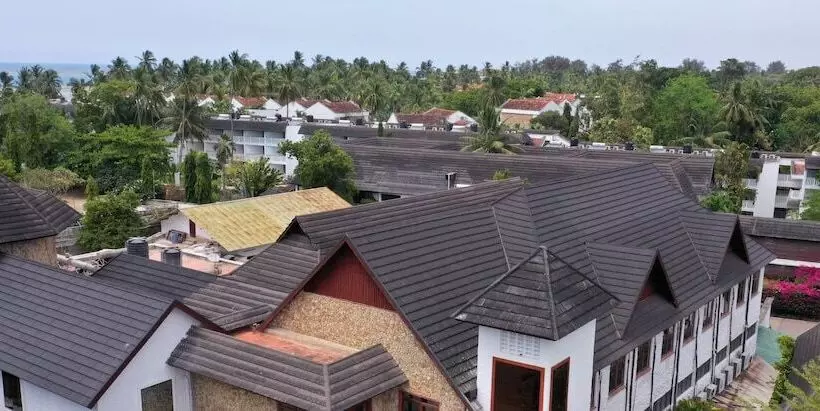 Travellers Beach Hotel & Club