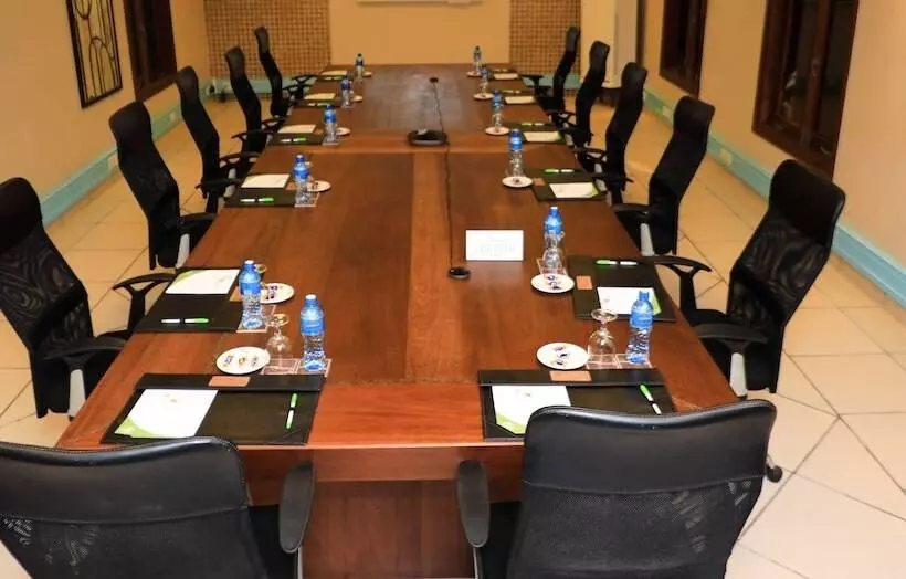 Travellers Beach Hotel & Club