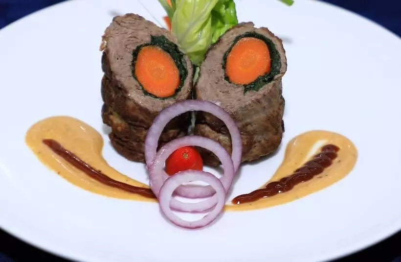 Travellers Beach Hotel & Club