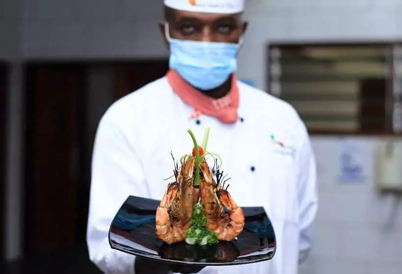 Travellers Beach Hotel & Club