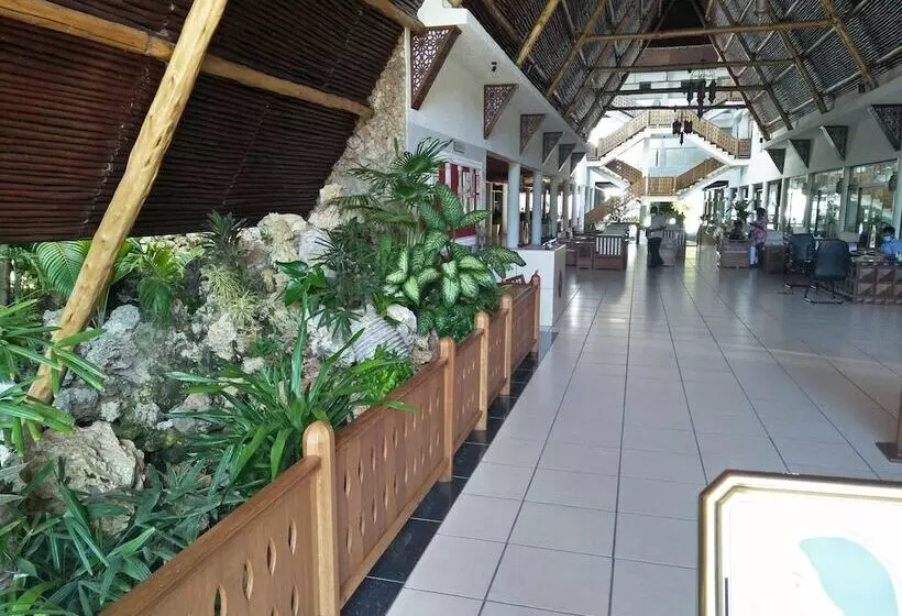 Travellers Beach Hotel & Club