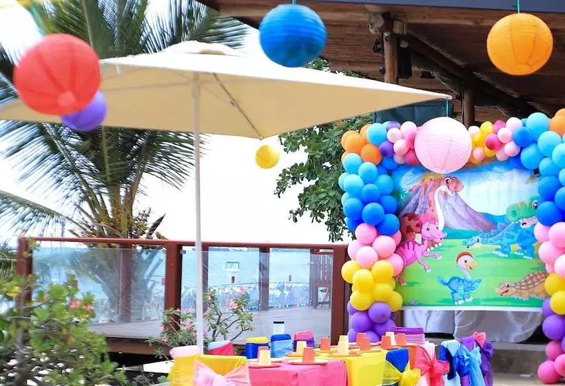 Travellers Beach Hotel & Club