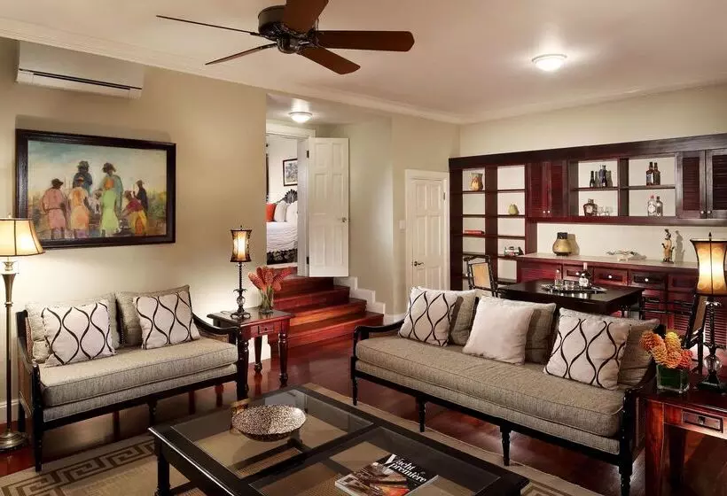 استراحتگاه Half Moon