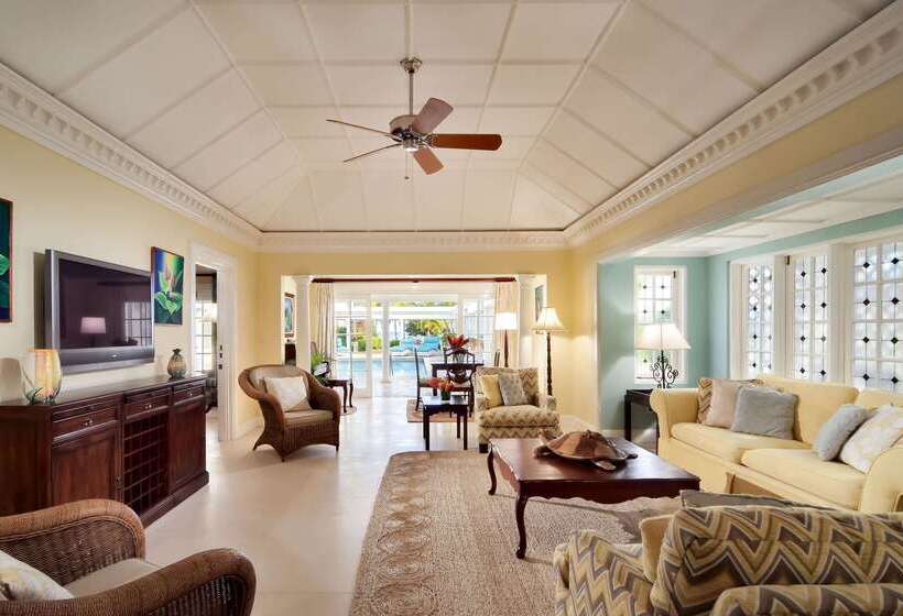 استراحتگاه Half Moon