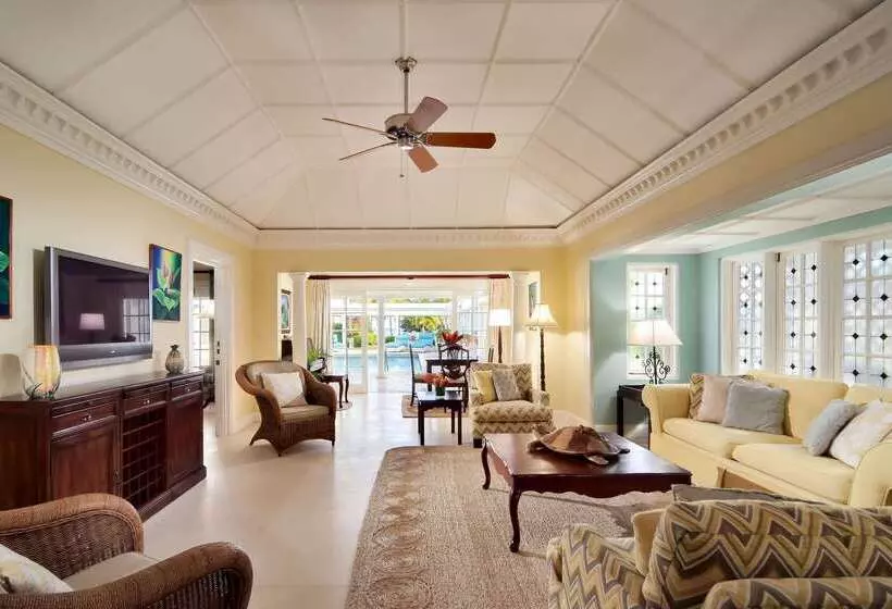 استراحتگاه Half Moon