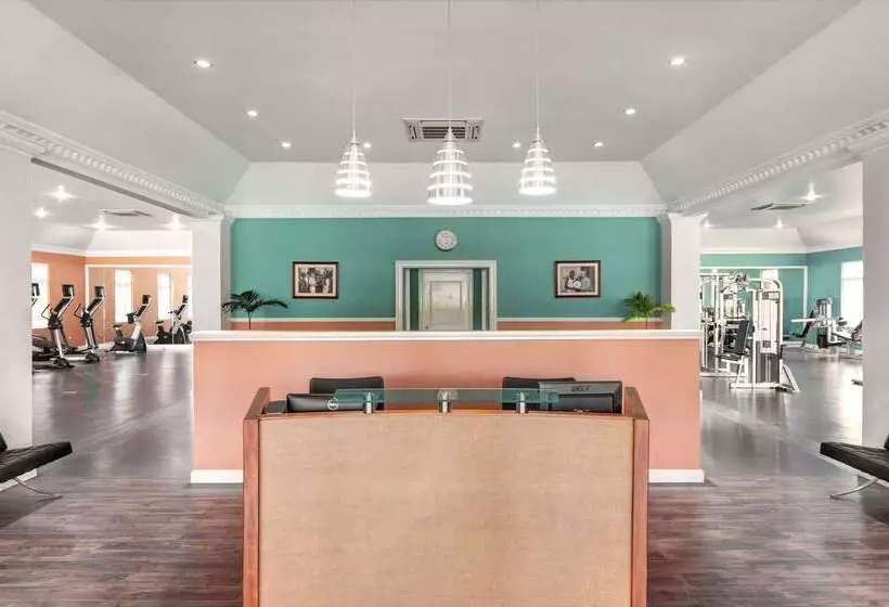 استراحتگاه Half Moon