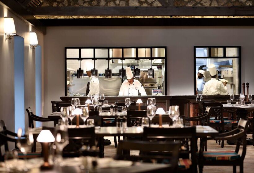 استراحتگاه Half Moon