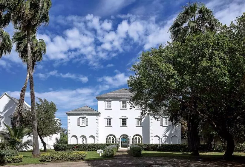 استراحتگاه Half Moon