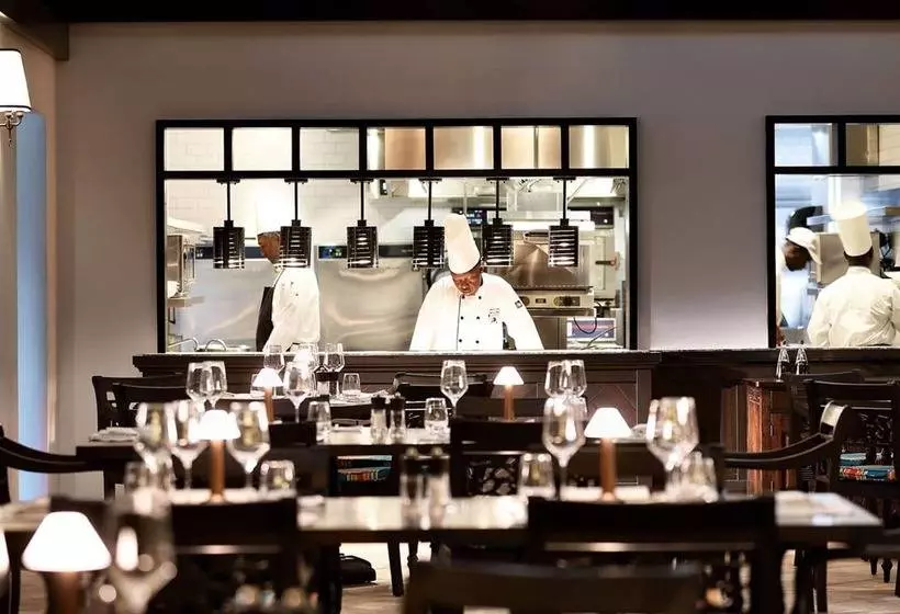 استراحتگاه Half Moon