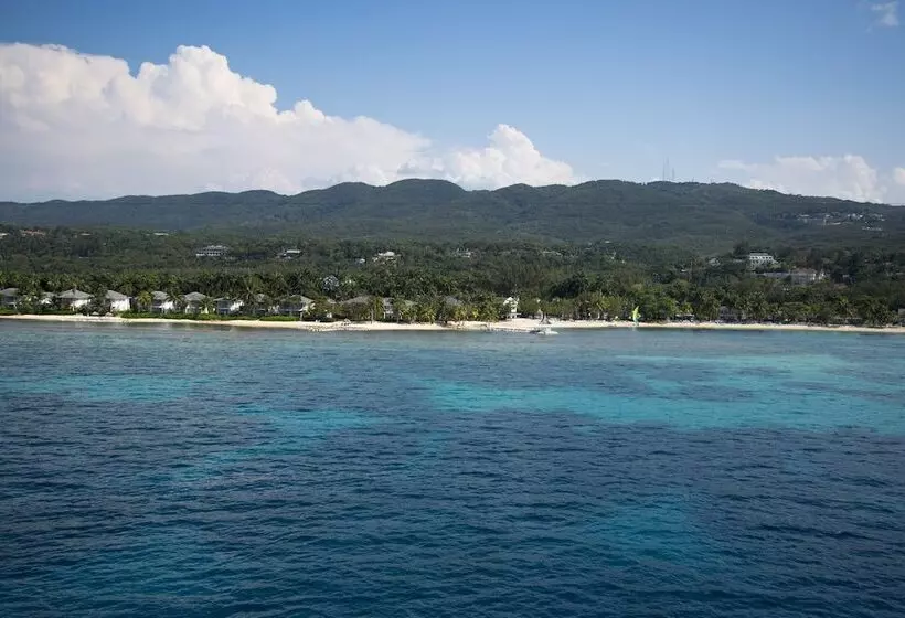 استراحتگاه Half Moon