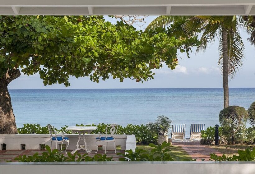 استراحتگاه Half Moon