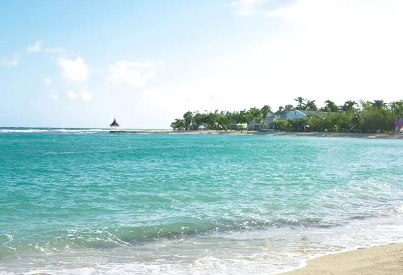 استراحتگاه Half Moon