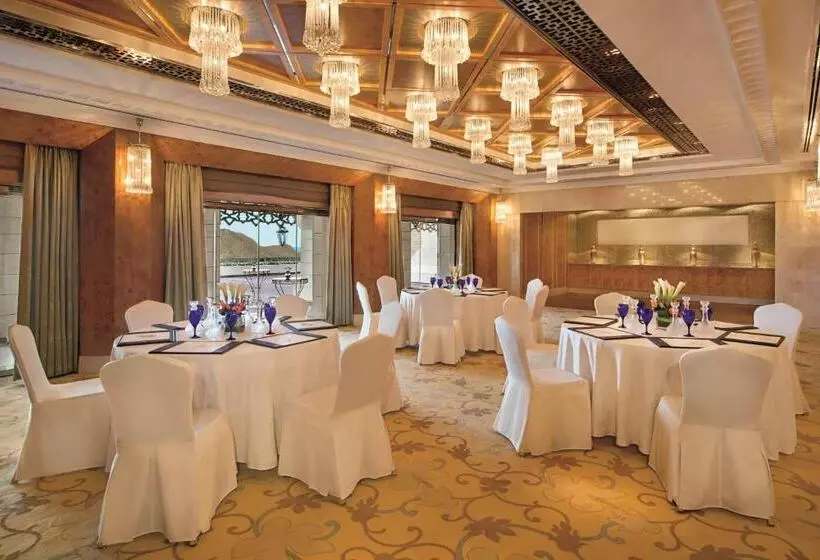 هتل Al Bustan Palace, A Ritzcarlton