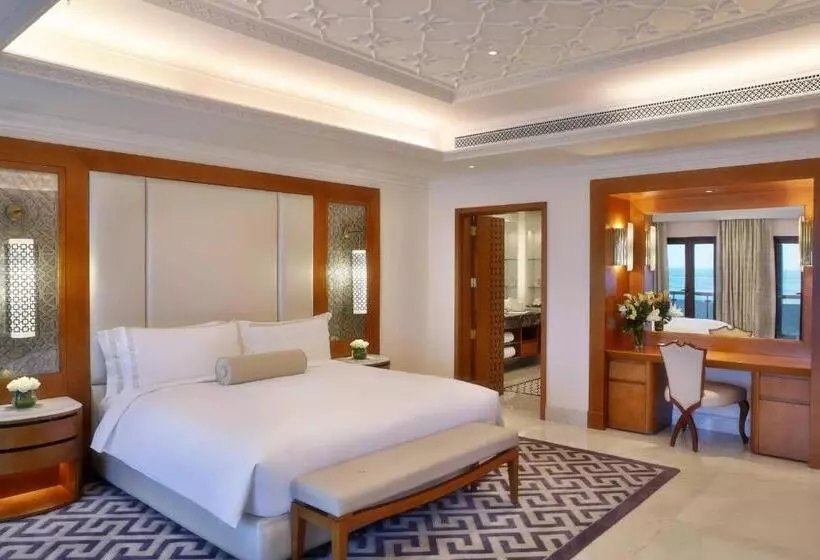 هتل Al Bustan Palace, A Ritzcarlton