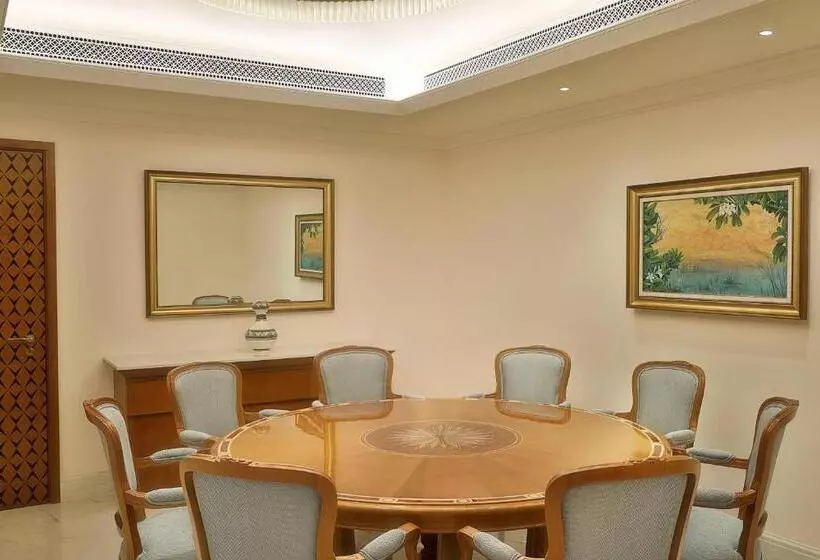 هتل Al Bustan Palace, A Ritzcarlton