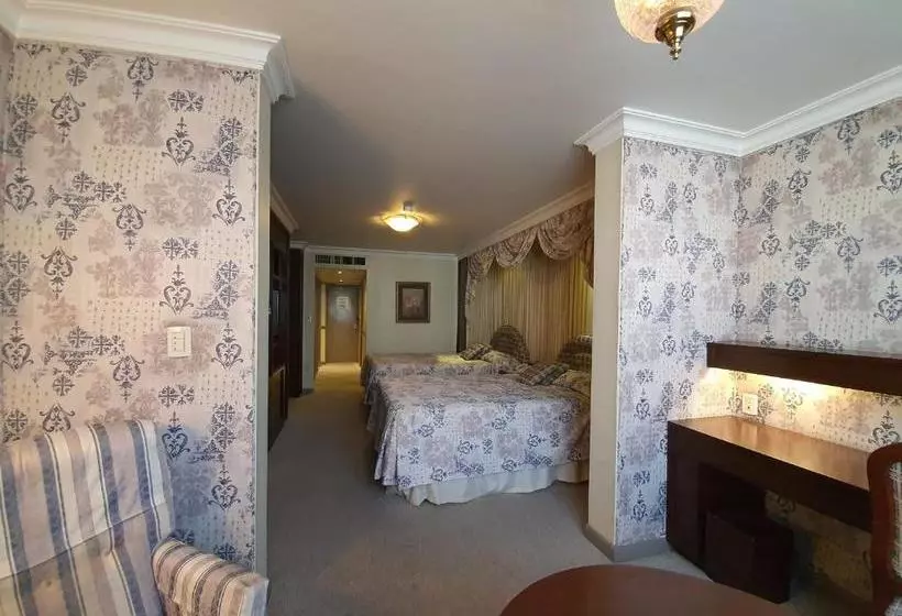 Отель Capital O La Estancia