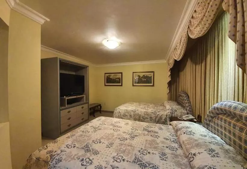 Отель Capital O La Estancia