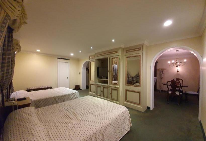 هتل Capital O La Estancia