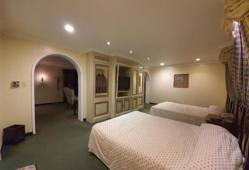 هتل Capital O La Estancia