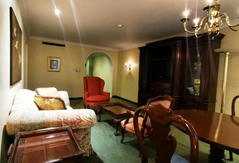 هتل Capital O La Estancia