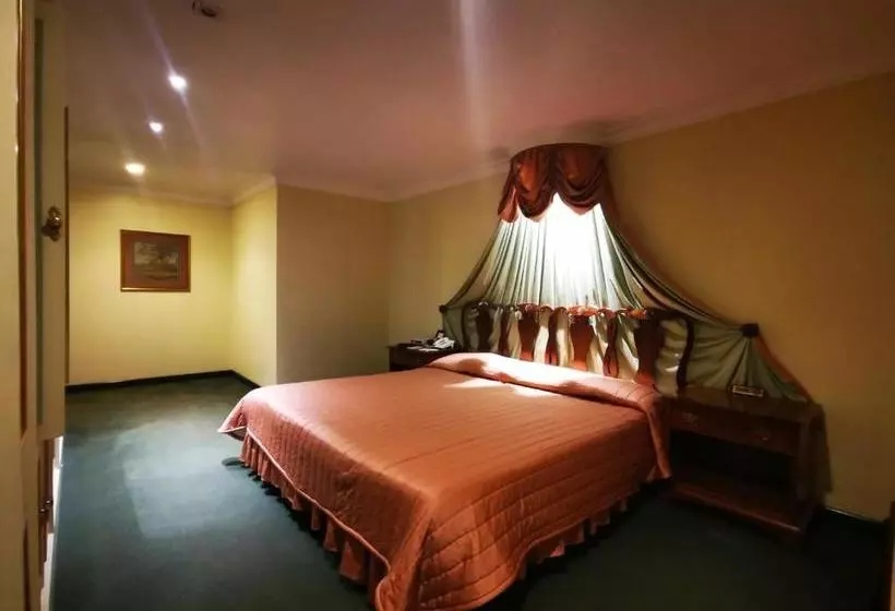 Отель Capital O La Estancia