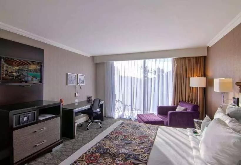 Hotelli Lucerna Tijuana