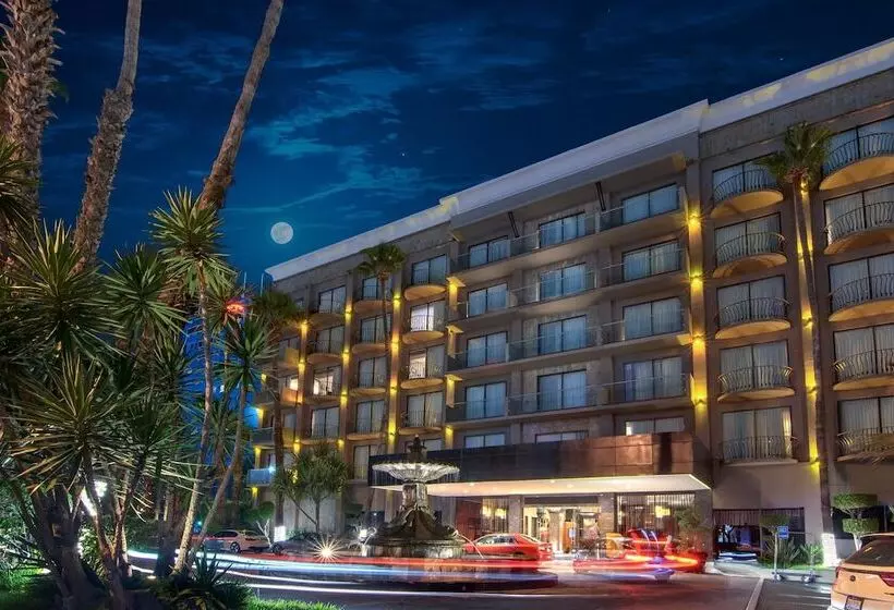 Hotelli Lucerna Tijuana