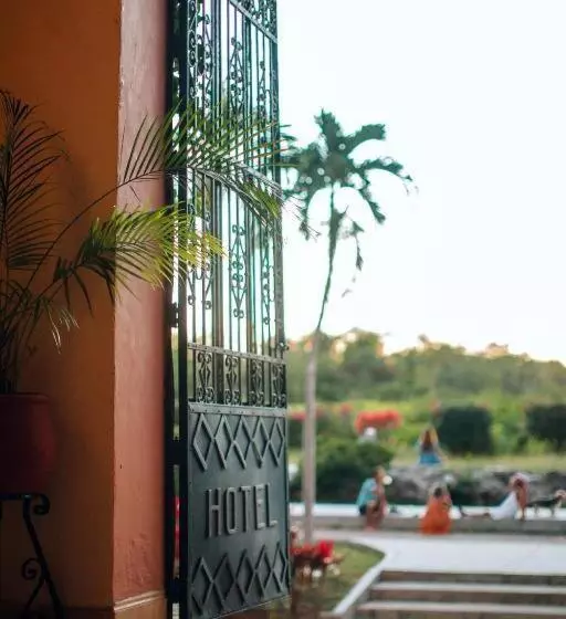 Mayaland Hotel & Bungalows