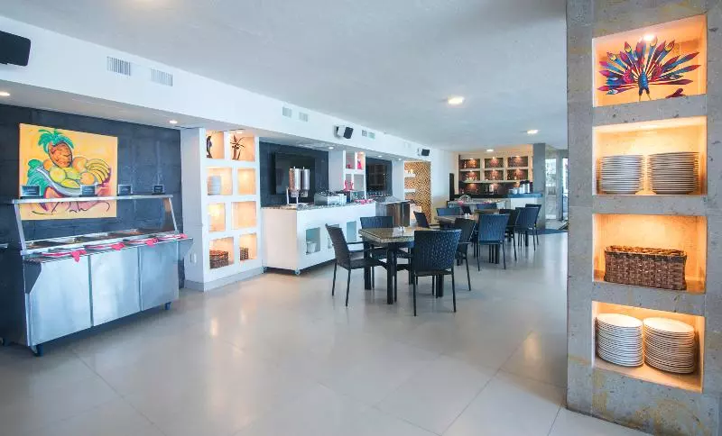 Отель Delfin Pv Beach Resort