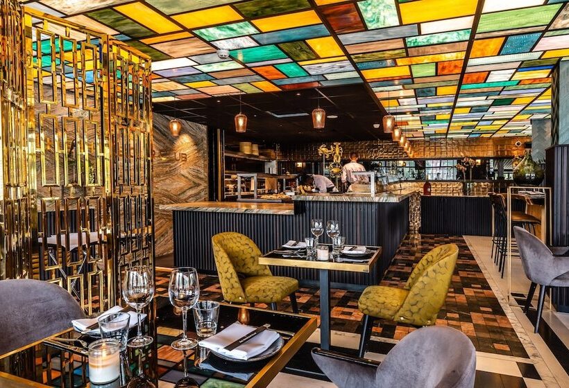 Apollo Hotel Amsterdam, A Tribute Portfolio