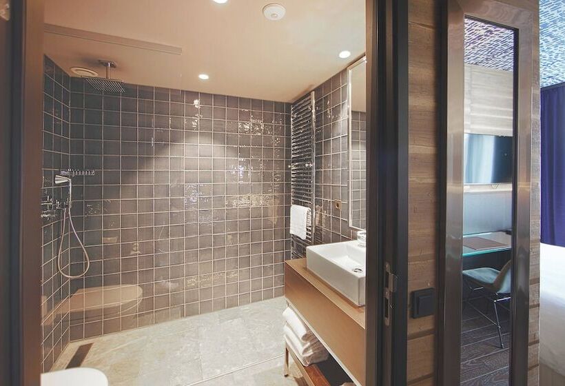 Apollo Hotel Amsterdam, A Tribute Portfolio