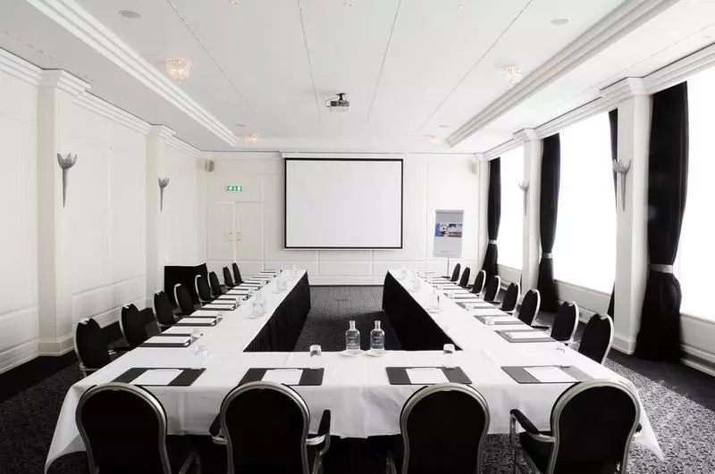 Apollo Hotel Amsterdam, A Tribute Portfolio