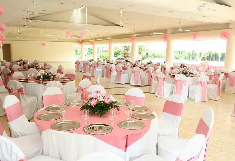 هتل Best Western Las Mercedes Airport