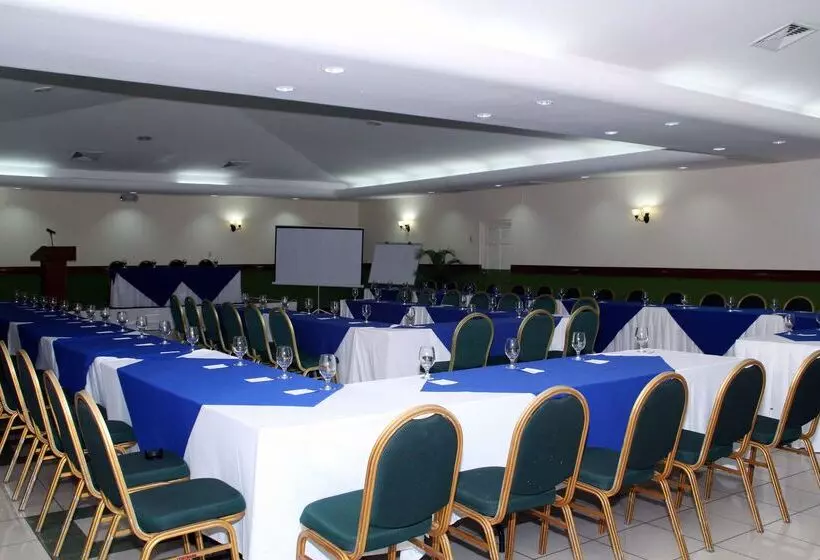 هتل Best Western Las Mercedes Airport