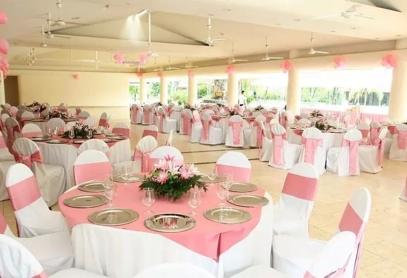 هتل Best Western Las Mercedes Airport