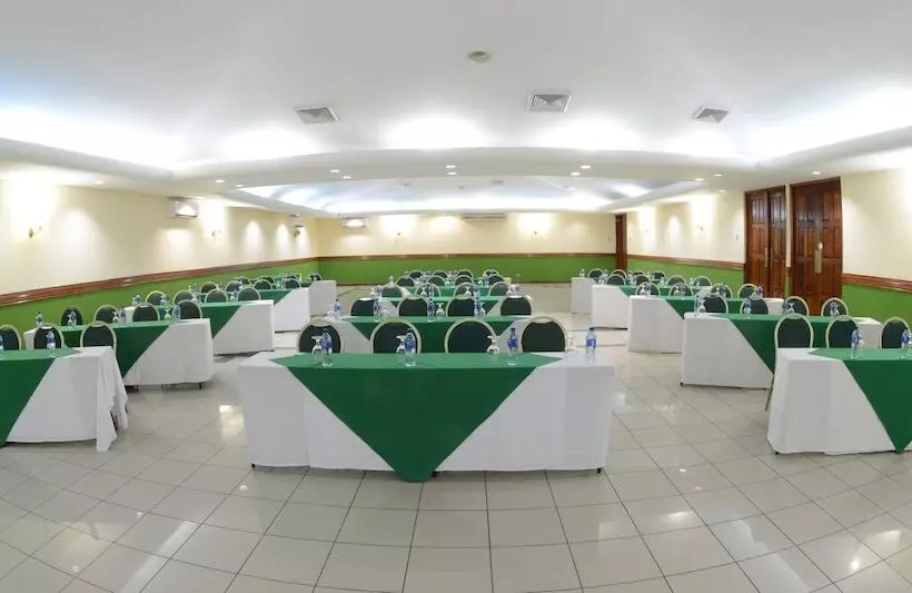 هتل Best Western Las Mercedes Airport