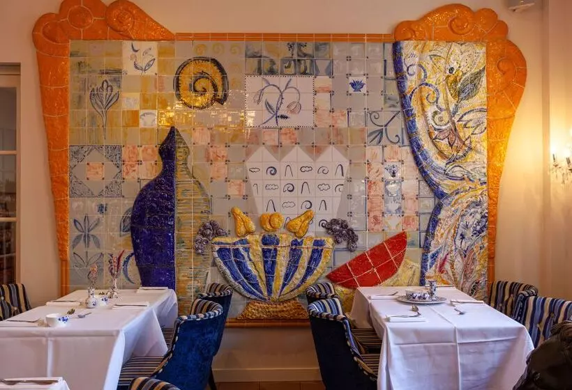 Grand Museum Hotel, Bw Signature Collection